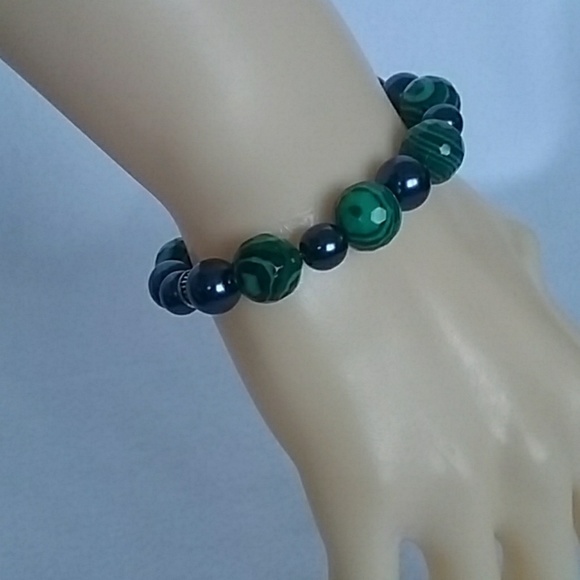 Blue and Green beaded stretch bracelet - Picture 1 of 3
